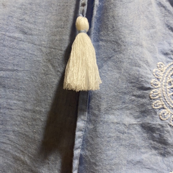 NWT-VINEYARD VINES BLUE SUMMER SLEEVELESS TOP WITH WHITE EMBROIDERY AND TASSELS - Picture 4 of 7